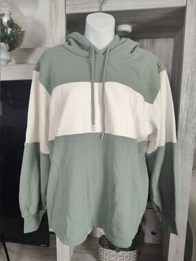 Market & Spruce Sage and Cream Colorblock Pullover Hoodie SZ L New With Tags